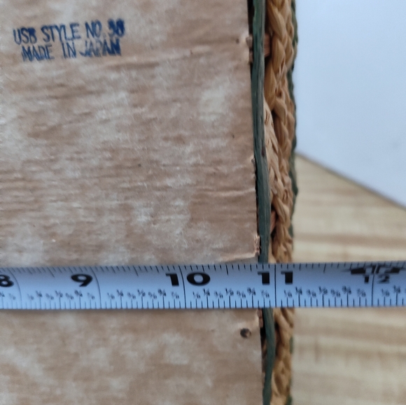 Vintage 1970s Avocado Green And Tan Wicker Sewing Basket With Inside Tray EUC - Picture 8 of 10